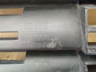 bontott OPEL COMBO E Első Lökhárító Alsó Középső Díszrács