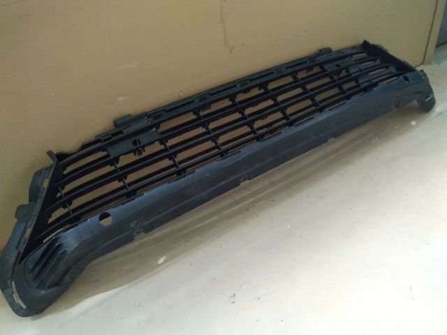 bontott OPEL COMBO E Első Lökhárító Alsó Középső Díszrács