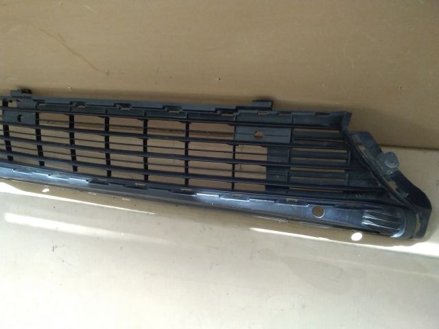 bontott OPEL COMBO E Első Lökhárító Alsó Középső Díszrács