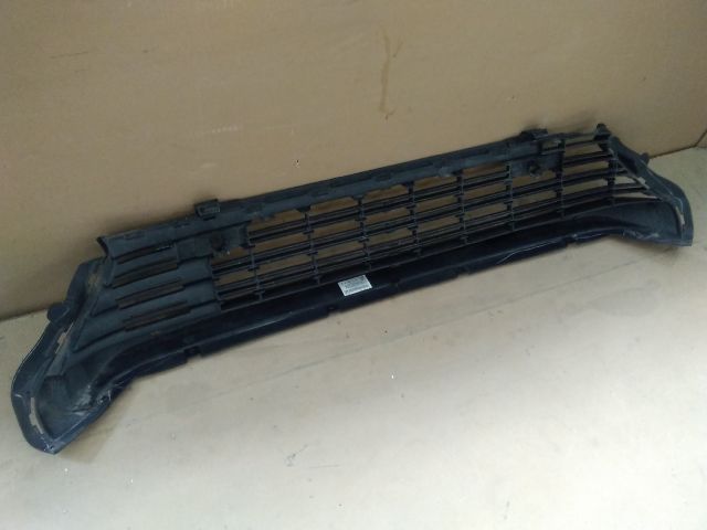 bontott OPEL COMBO E Első Lökhárító Alsó Középső Díszrács