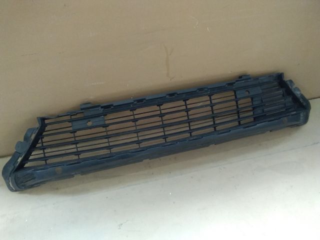 bontott OPEL COMBO E Első Lökhárító Alsó Középső Díszrács