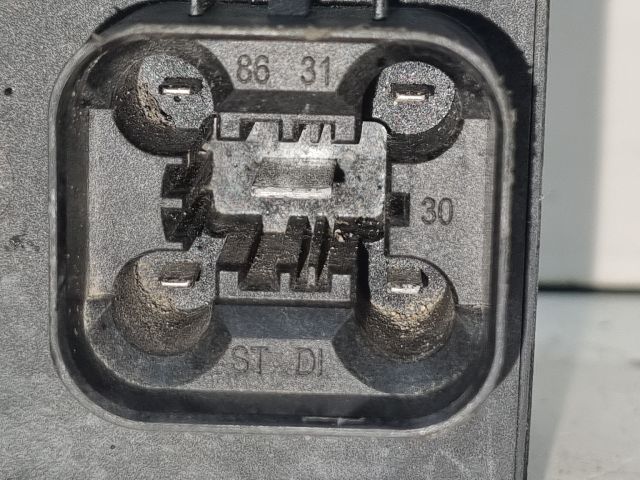 bontott OPEL COMBO Izzító Relé