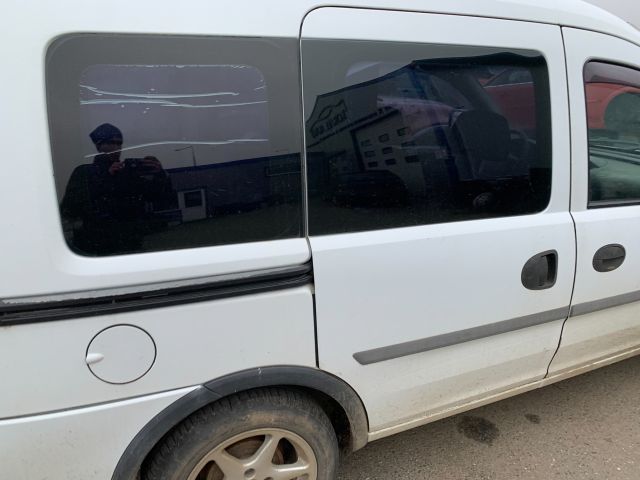 bontott OPEL COMBO Jobb Csomagtérajtó (Részeivel)