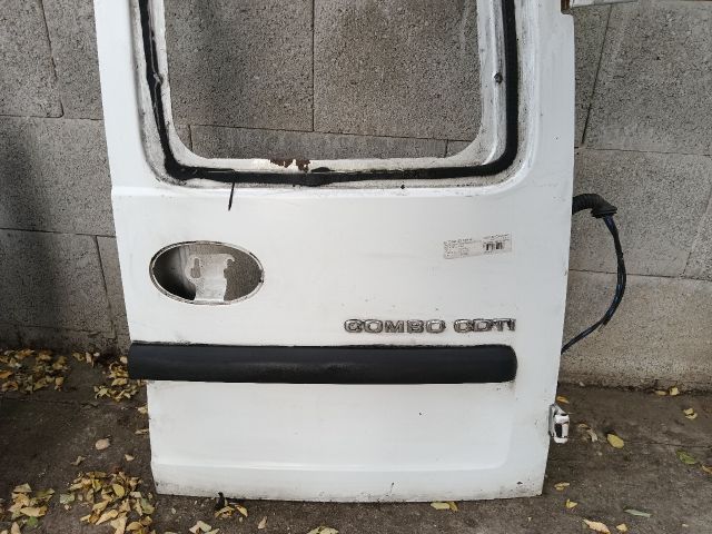 bontott OPEL COMBO Jobb Csomagtérajtó (Részeivel)