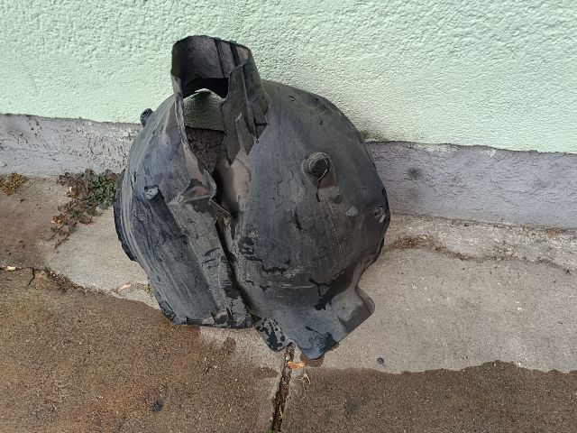 bontott OPEL COMBO Jobb első Első Dobbetét (Kerékjárati, Műanyag)