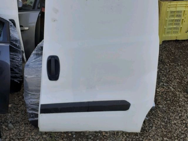 bontott OPEL COMBO Jobb Tolóajtó (Részeivel)