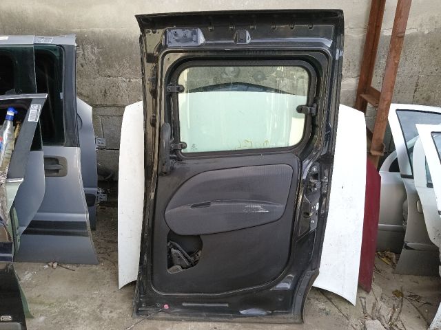bontott OPEL COMBO Jobb Tolóajtó (Részeivel)
