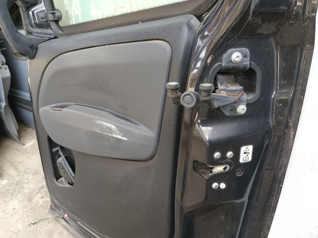 bontott OPEL COMBO Jobb Tolóajtó (Részeivel)