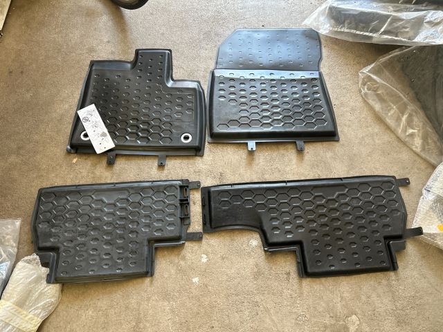 bontott OPEL COMBO Padlószőnyeg