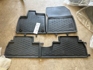 bontott OPEL COMBO Padlószőnyeg