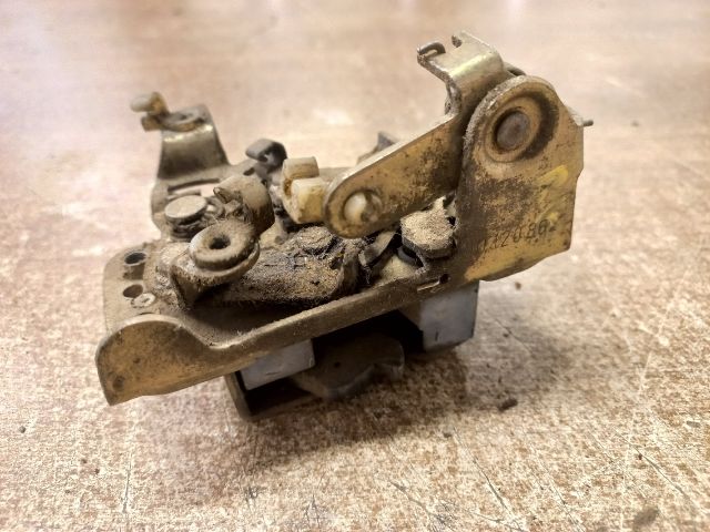 bontott OPEL CORSA A Bal első Ajtózár