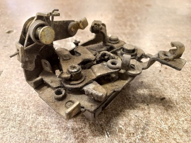 bontott OPEL CORSA A Bal első Ajtózár