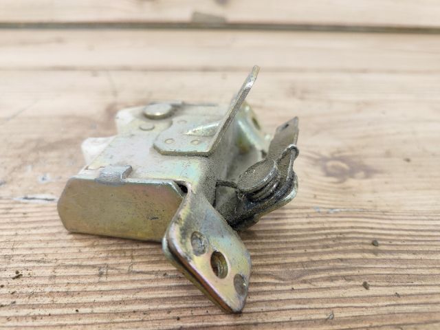 bontott OPEL CORSA A Csomagtérajtó Zárszerkezet