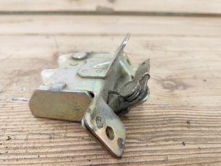 bontott OPEL CORSA A Csomagtérajtó Zárszerkezet