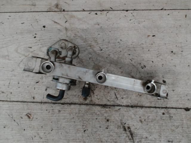 bontott OPEL CORSA B Porlasztó Sor / Híd