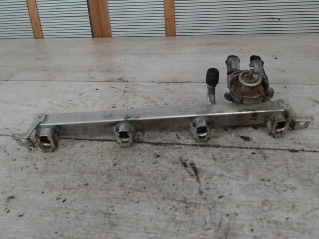 bontott OPEL CORSA B Porlasztó Sor / Híd