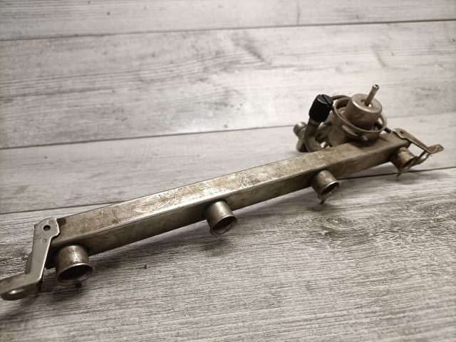 bontott OPEL CORSA B Porlasztó Sor / Híd