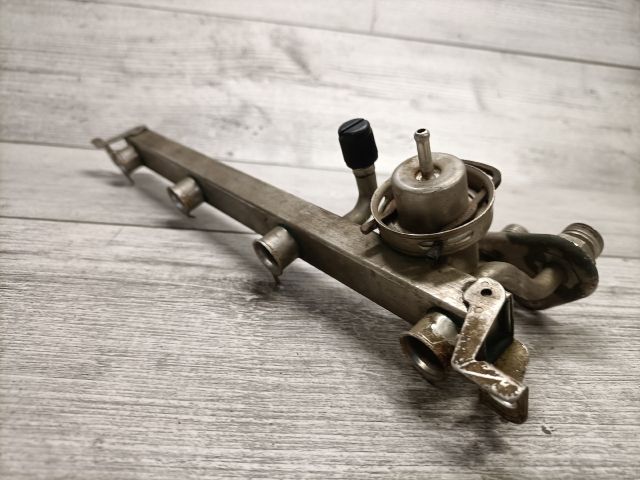 bontott OPEL CORSA B Porlasztó Sor / Híd