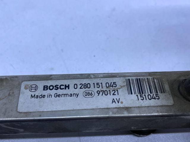 bontott OPEL CORSA B Porlasztó Sor / Híd