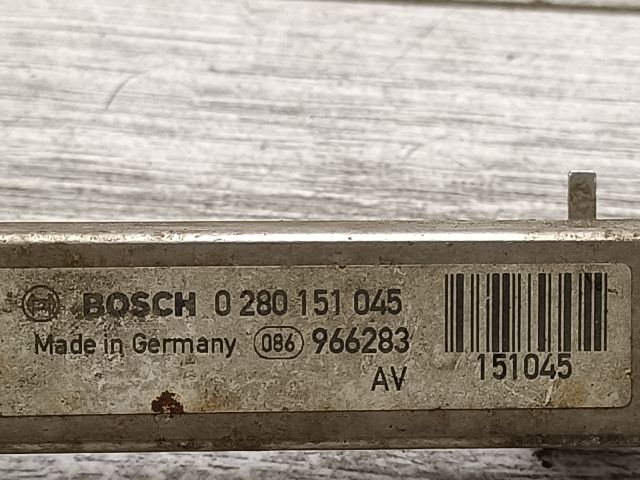 bontott OPEL CORSA B Porlasztó Sor / Híd