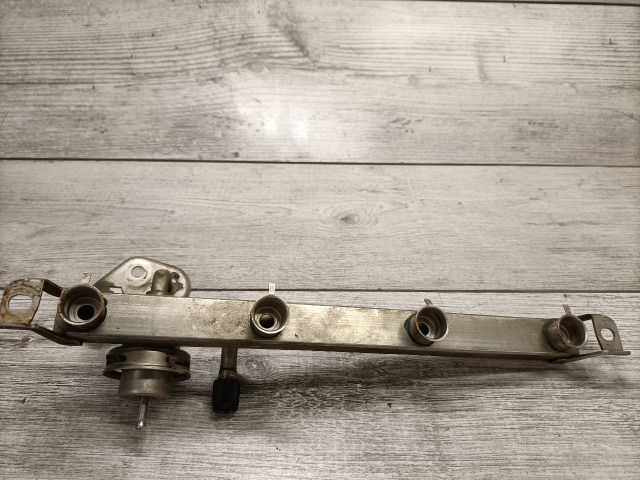 bontott OPEL CORSA B Porlasztó Sor / Híd