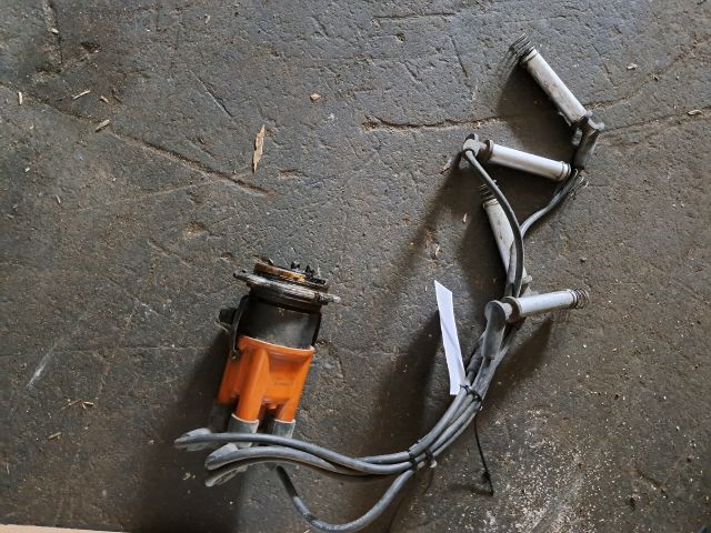 bontott OPEL CORSA B Gyújtáselosztó és Gyertya Kábel