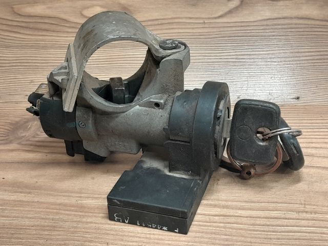 bontott OPEL CORSA B Gyújtáskapcsoló Házzal