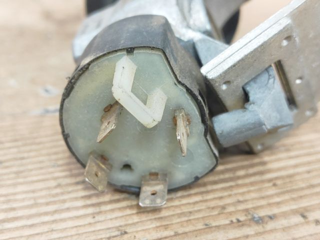 bontott OPEL CORSA B Gyújtáskapcsoló Házzal