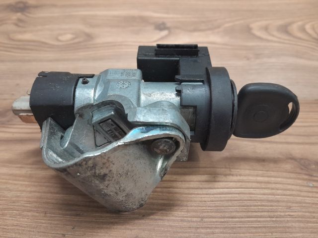 bontott OPEL CORSA B Gyújtáskapcsoló Házzal