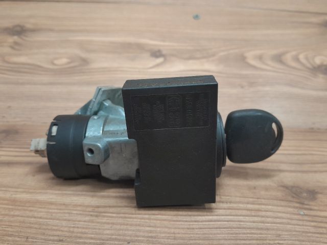 bontott OPEL CORSA B Gyújtáskapcsoló Házzal