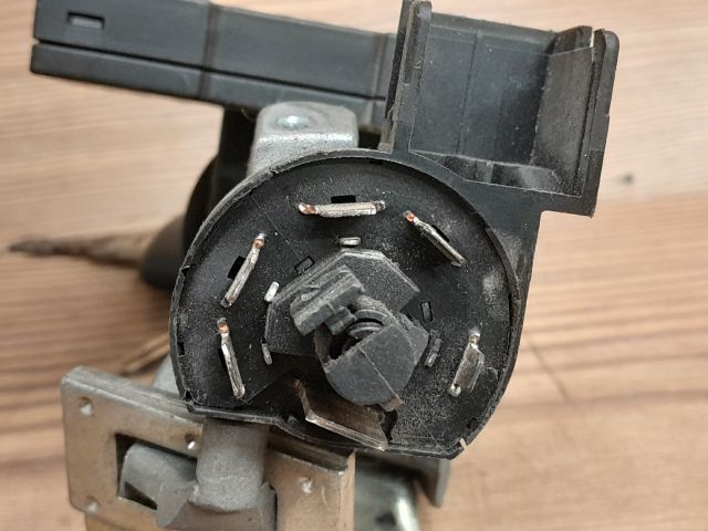 bontott OPEL CORSA B Gyújtáskapcsoló Házzal