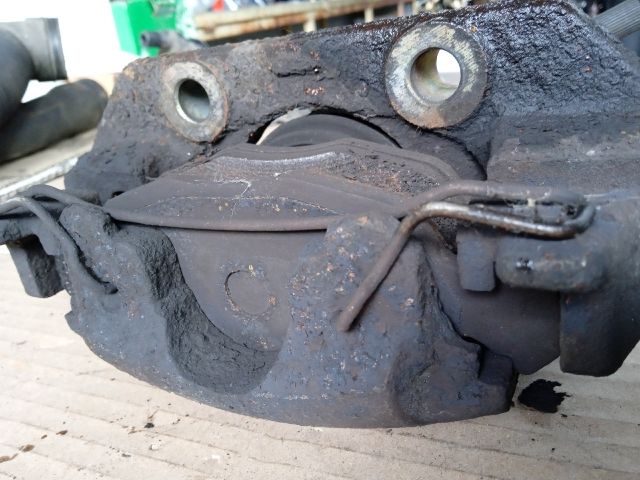 bontott OPEL CORSA B Jobb első Féknyereg Munkahengerrel