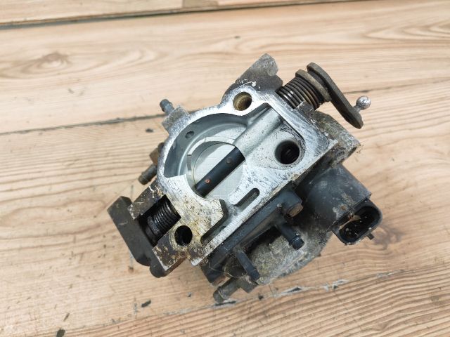 bontott OPEL CORSA B Központi Injektor