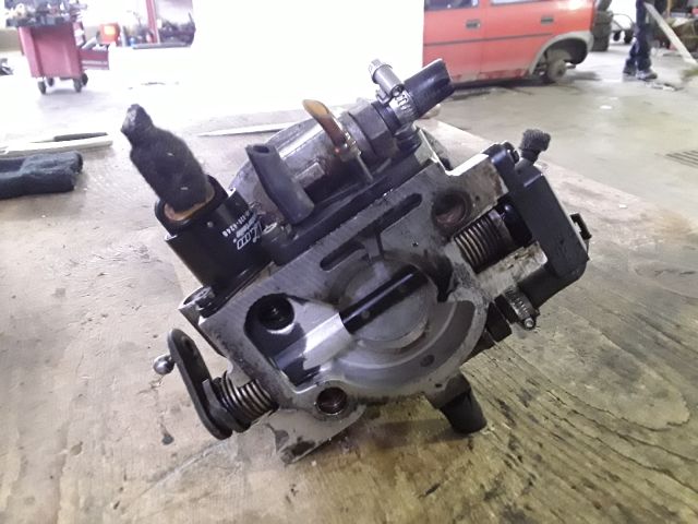 bontott OPEL CORSA B Központi Injektor