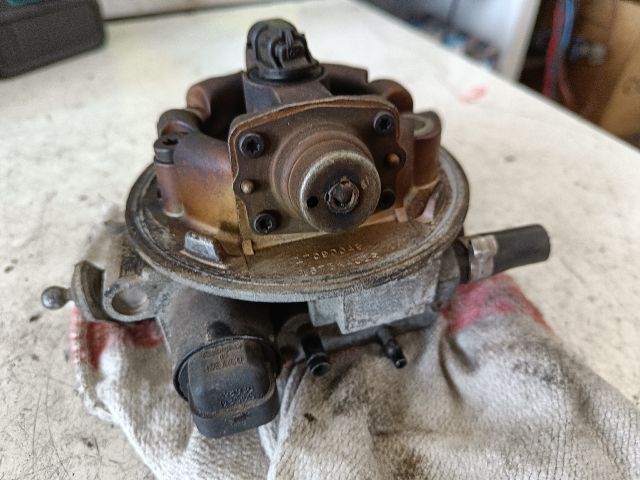 bontott OPEL CORSA B Központi Injektor