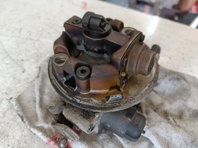 bontott OPEL CORSA B Központi Injektor