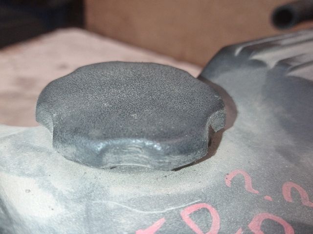 bontott OPEL CORSA B Olajbeöntő Sapka