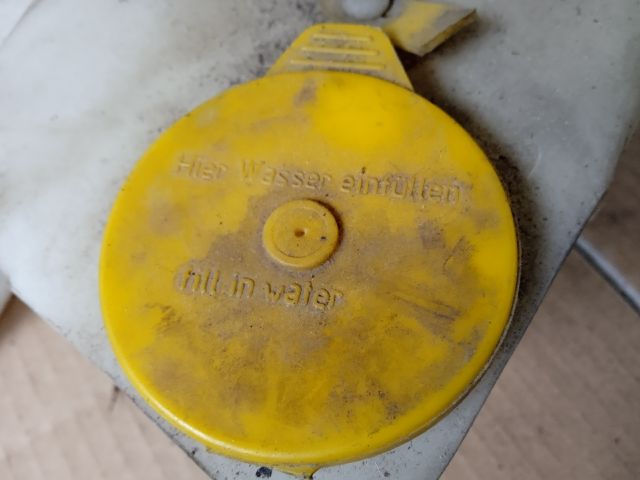 bontott OPEL CORSA B Ablakmosó Tartály