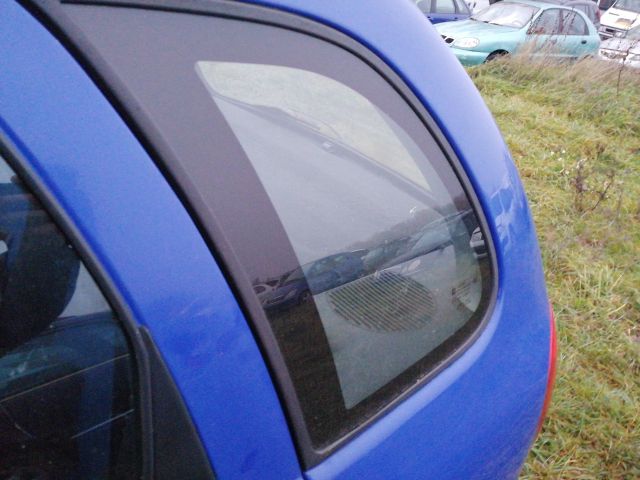 bontott OPEL CORSA B Bal C Oszlop Oldalablak Üveg