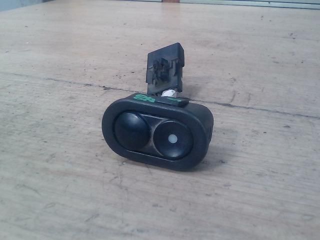 bontott OPEL CORSA B Bal első Ablakemelő Kapcsoló