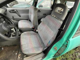 bontott OPEL CORSA B Bal első Ajtó Kárpit