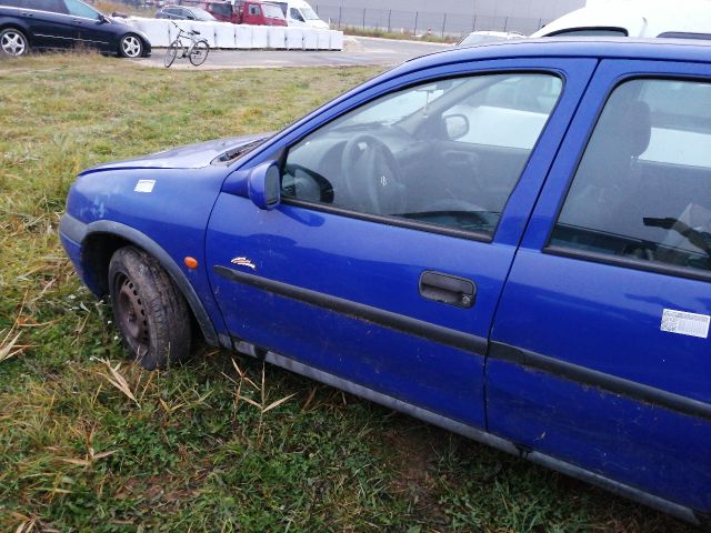 bontott OPEL CORSA B Bal első Ajtó (Részeivel)