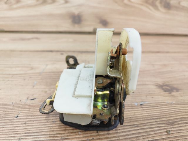 bontott OPEL CORSA B Bal első Ajtózár