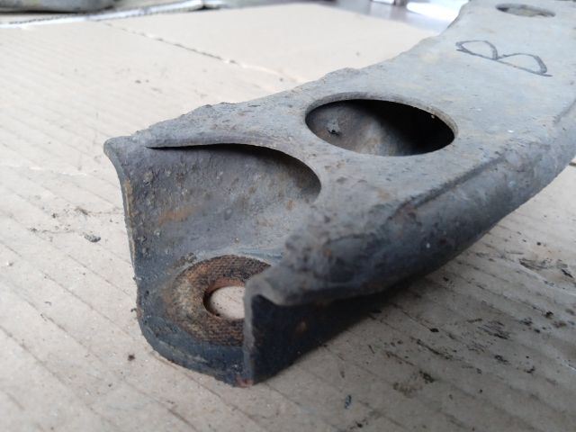 bontott OPEL CORSA B Bal első Alsó Lengőkar