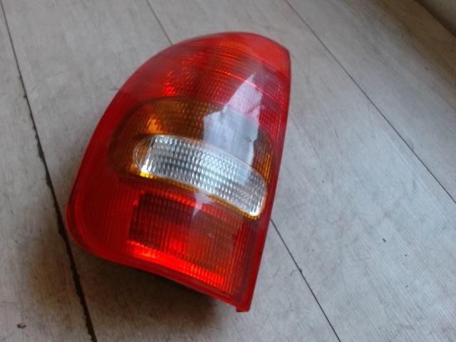 bontott OPEL CORSA B Bal Hátsó Lámpa