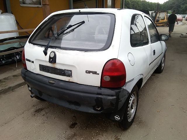 bontott OPEL CORSA B Bal hátsó Sárvédő Gumi