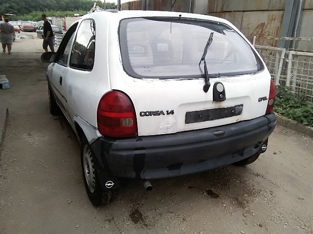 bontott OPEL CORSA B Bal hátsó Sárvédő Gumi