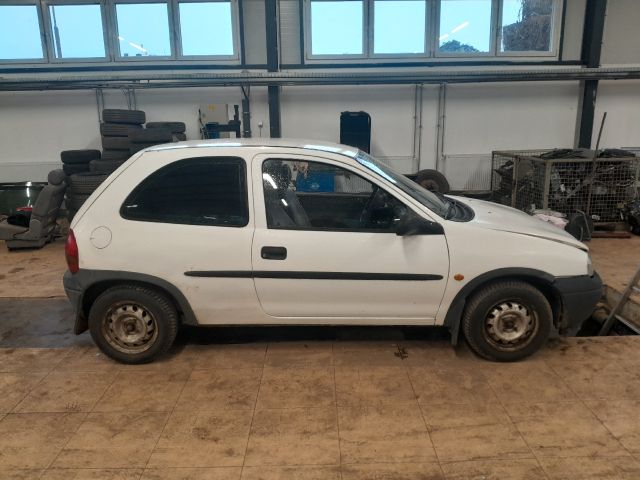 bontott OPEL CORSA B Bal hátsó Sárvédő Gumi