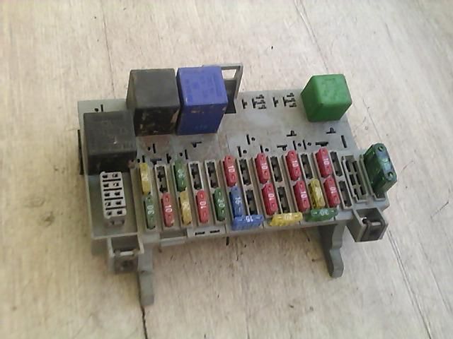 bontott OPEL CORSA B Biztosítéktábla Utastér