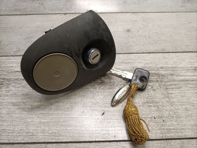 bontott OPEL CORSA B Csomagtér Nyitó Kar / Gomb